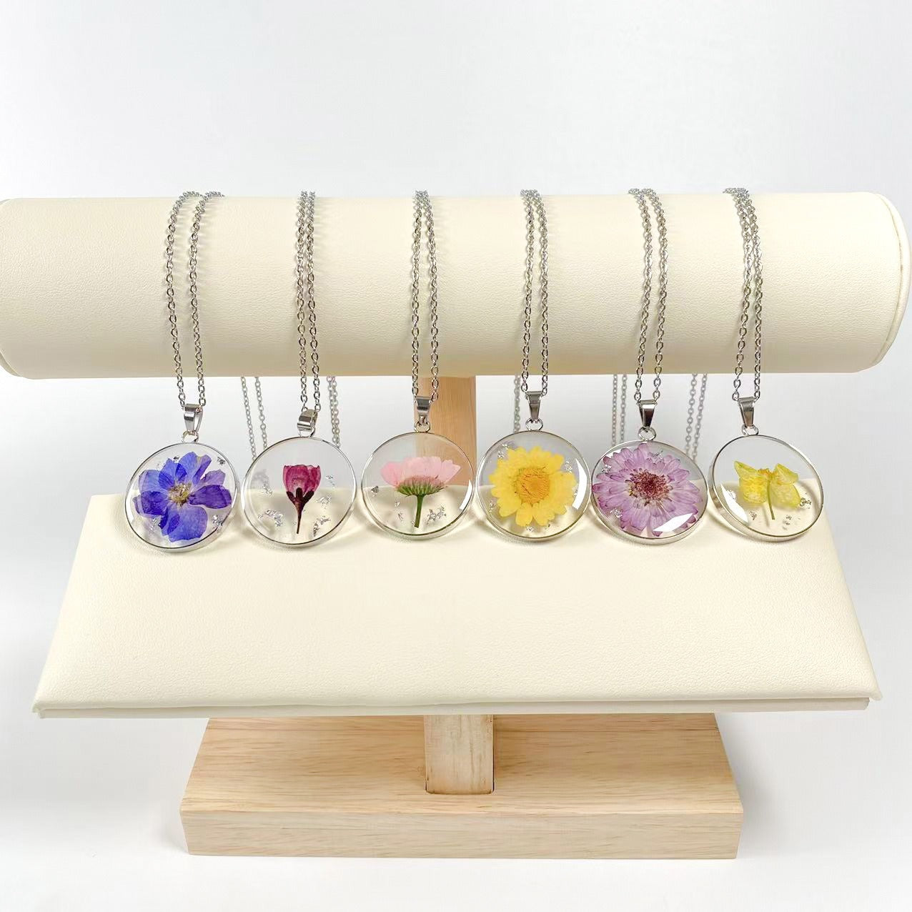 Wholesale 6pcs/pack Valentine's Day Gift Resin Dried Flower Necklace Creative Real Flower Fashion Pendant Pendant Jewelry Birthday Month Flower